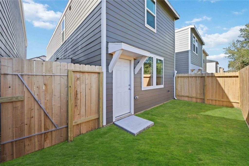 5930 Manning Oaks Street, Houston, TX 77091 5930 Manning Oaks Street, Houston, TX 77091