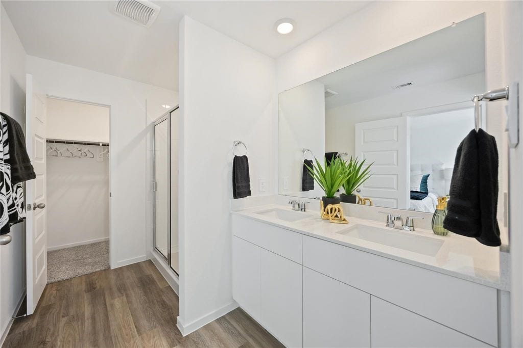 5930 Manning Oaks Street, Houston, TX 77091 5930 Manning Oaks Street, Houston, TX 77091