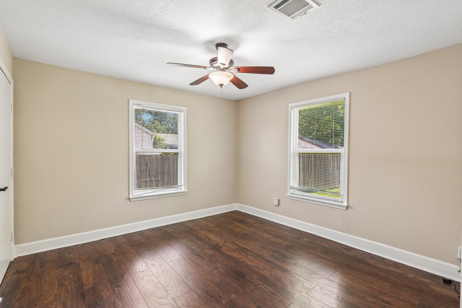 4516 Dewberry Street, Houston, TX 77021 4516 Dewberry Street, Houston, TX 77021