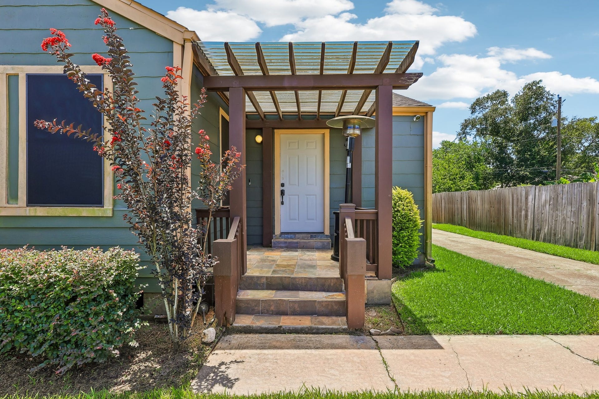 4516 Dewberry Street, Houston, TX 77021 4516 Dewberry Street, Houston, TX 77021