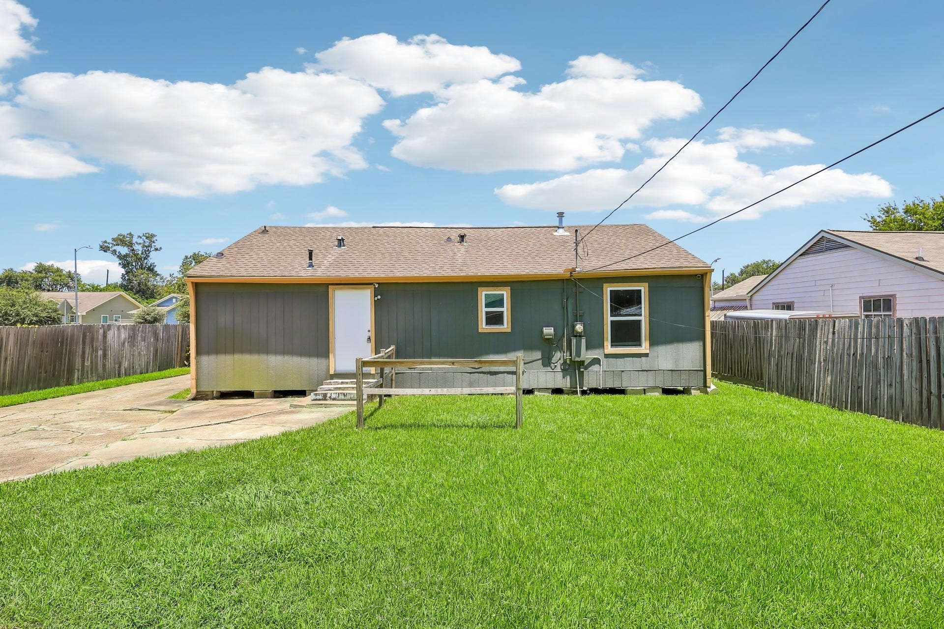 4516 Dewberry Street, Houston, TX 77021 4516 Dewberry Street, Houston, TX 77021
