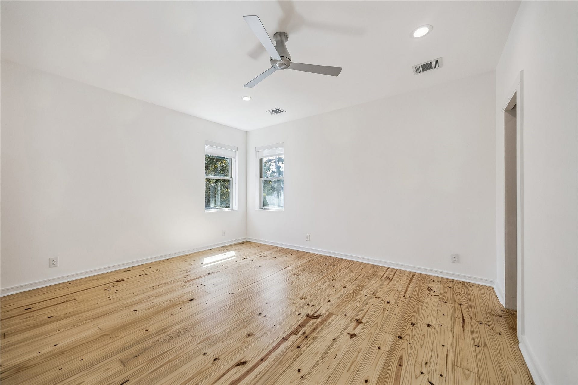 1601 Pine Chase Drive, Houston, TX 77055 Another view of the bedroom. This one is ~17 X 15