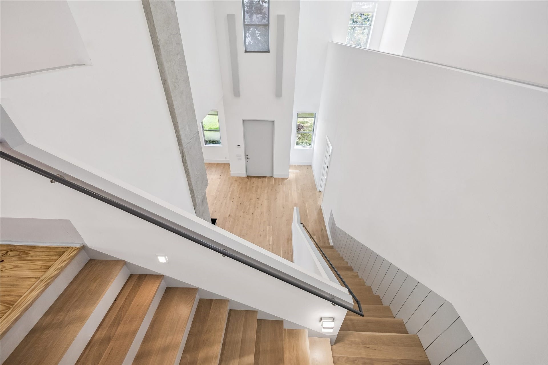1601 Pine Chase Drive, Houston, TX 77055 A staircase that steals the show