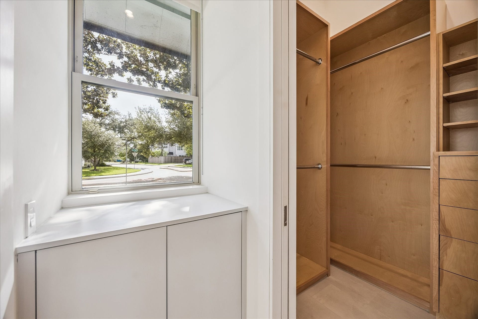 1601 Pine Chase Drive, Houston, TX 77055 A guest suite that doesnt sacrifice the closet space, this walk-in offers ample storage and room to settle in