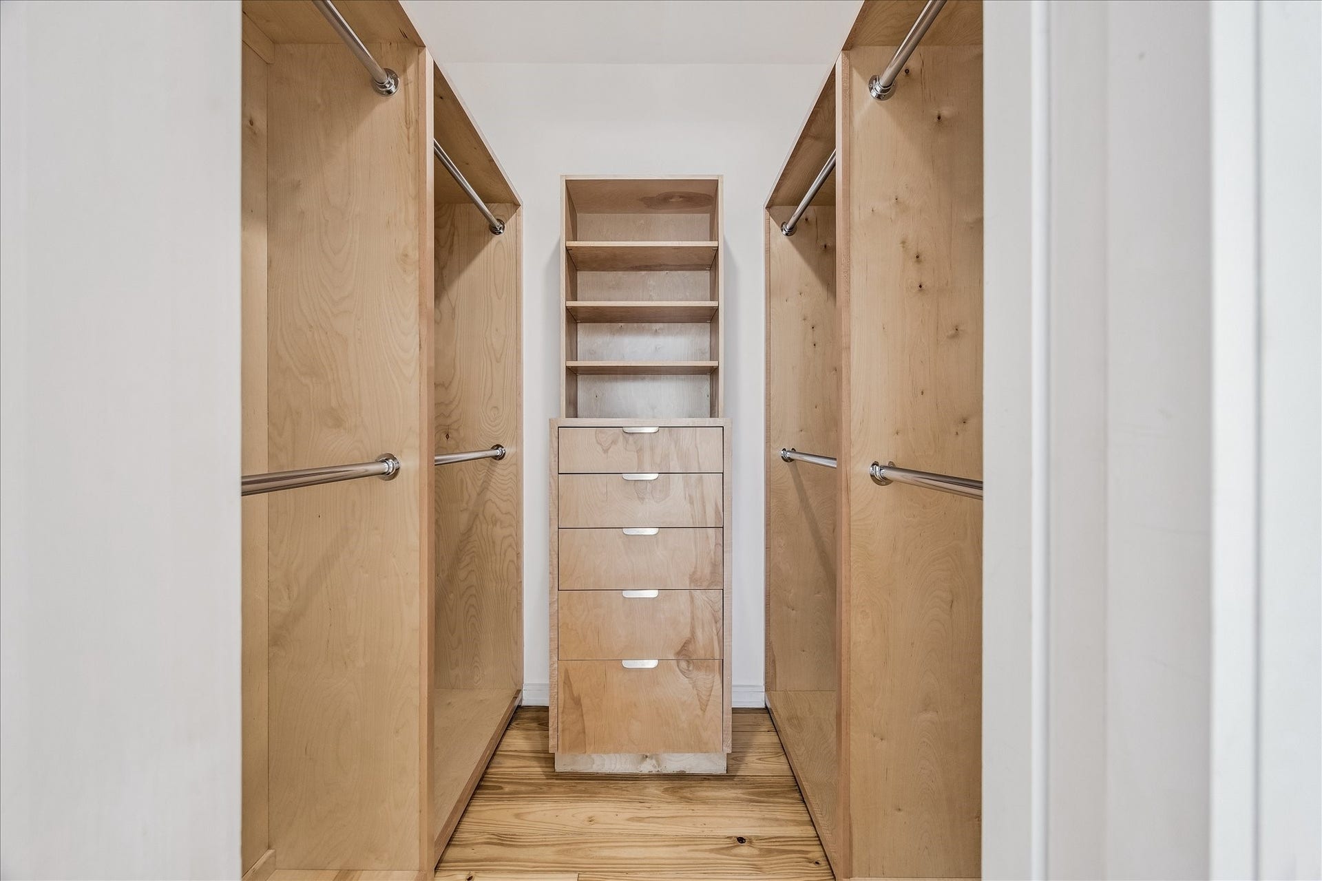 1601 Pine Chase Drive, Houston, TX 77055 Even the upstairs bedrooms host large custom closets