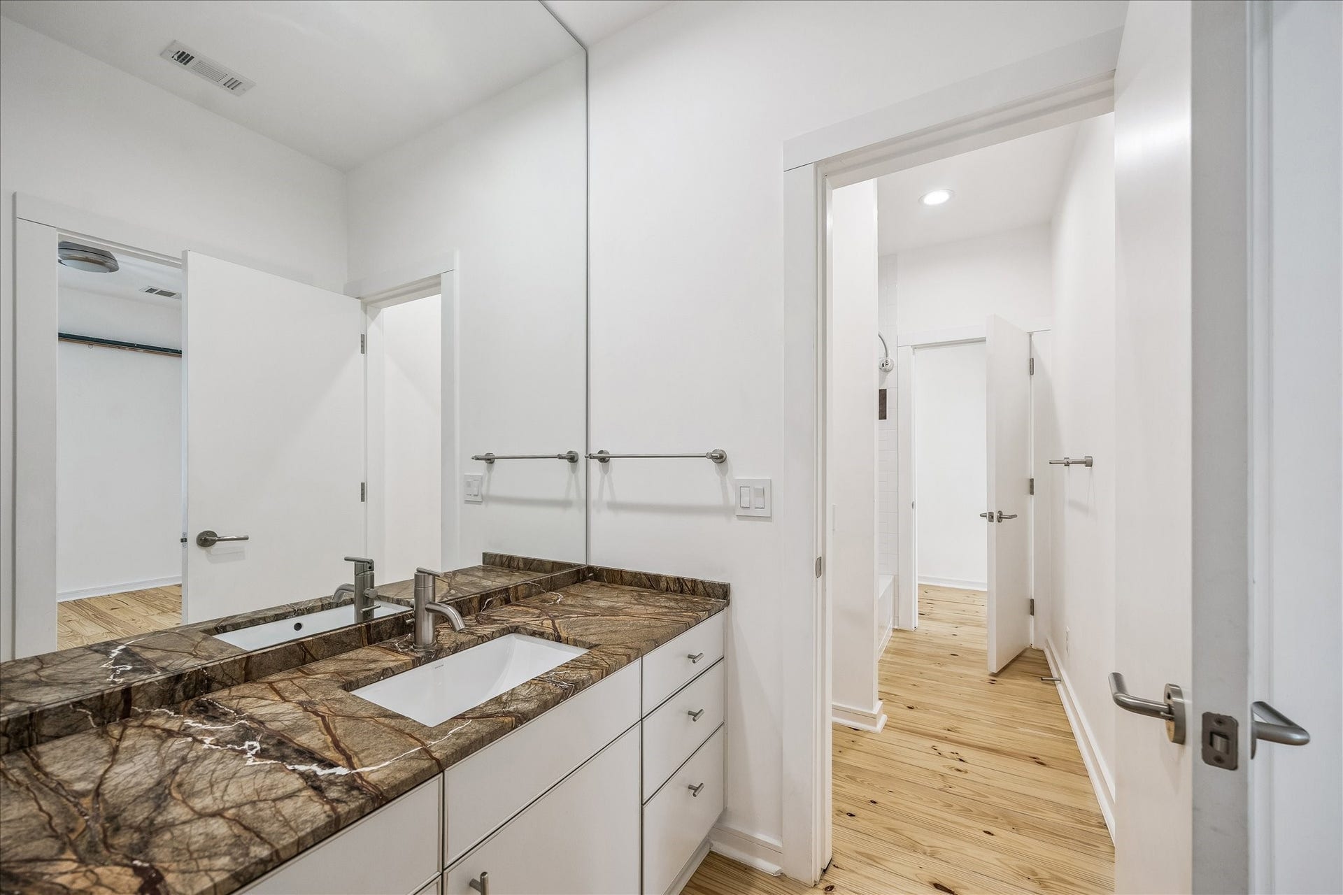 1601 Pine Chase Drive, Houston, TX 77055 Private vanity area #2
