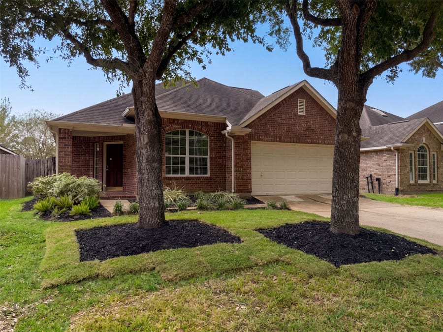 Property photo for 11810 White Water Bay Drive, Pearland, TX