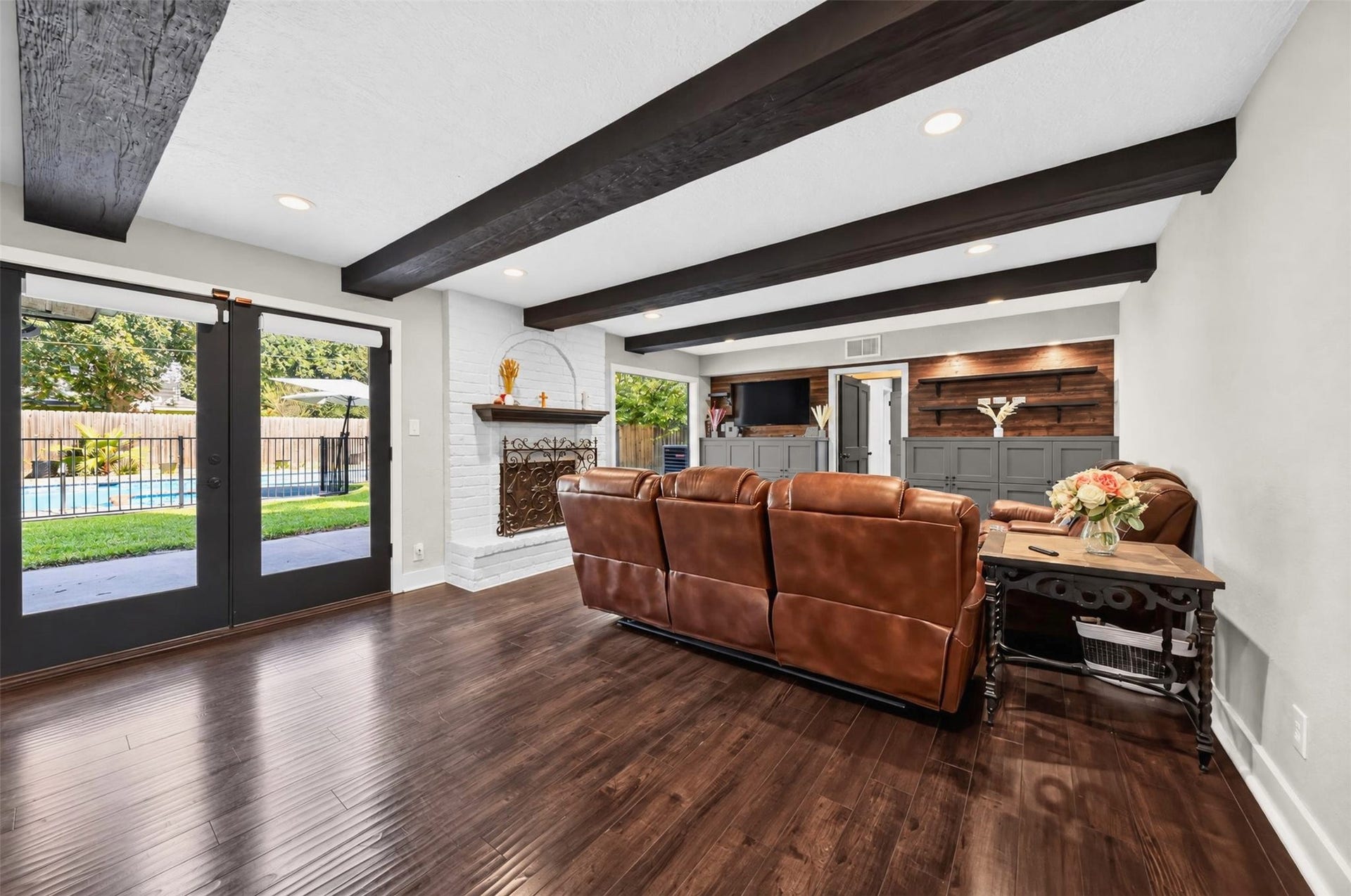 10818 Creektree Drive, Houston, TX 77070 Spacious Living Room / Backyard Access
Beautifully appointed living area featuring dramatic exposed wood ceiling beams, rich wood-look flooring, a painted brick fireplace, and French doors overlooking the backyard pool. An inviting space designed for relaxation and entertaining.
