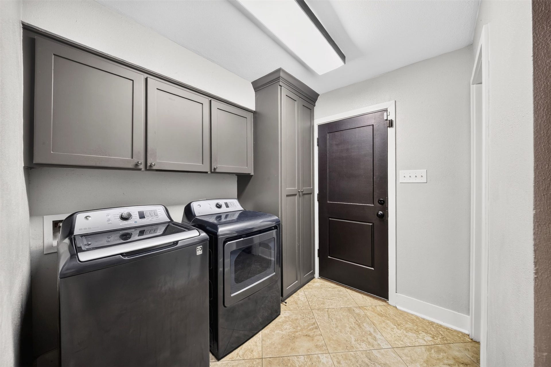 10818 Creektree Drive, Houston, TX 77070 Utility Room / Laundry
Conveniently designed laundry room featuring upper and full-height cabinetry, tile flooring, and space for a full-size washer and dryer. Practical storage and functionality complement the home's thoughtful layout.