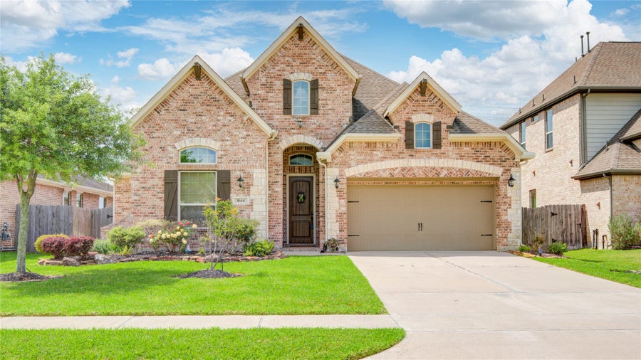 Property photo for 1644 Longwood Glen Lane, Friendswood, TX
