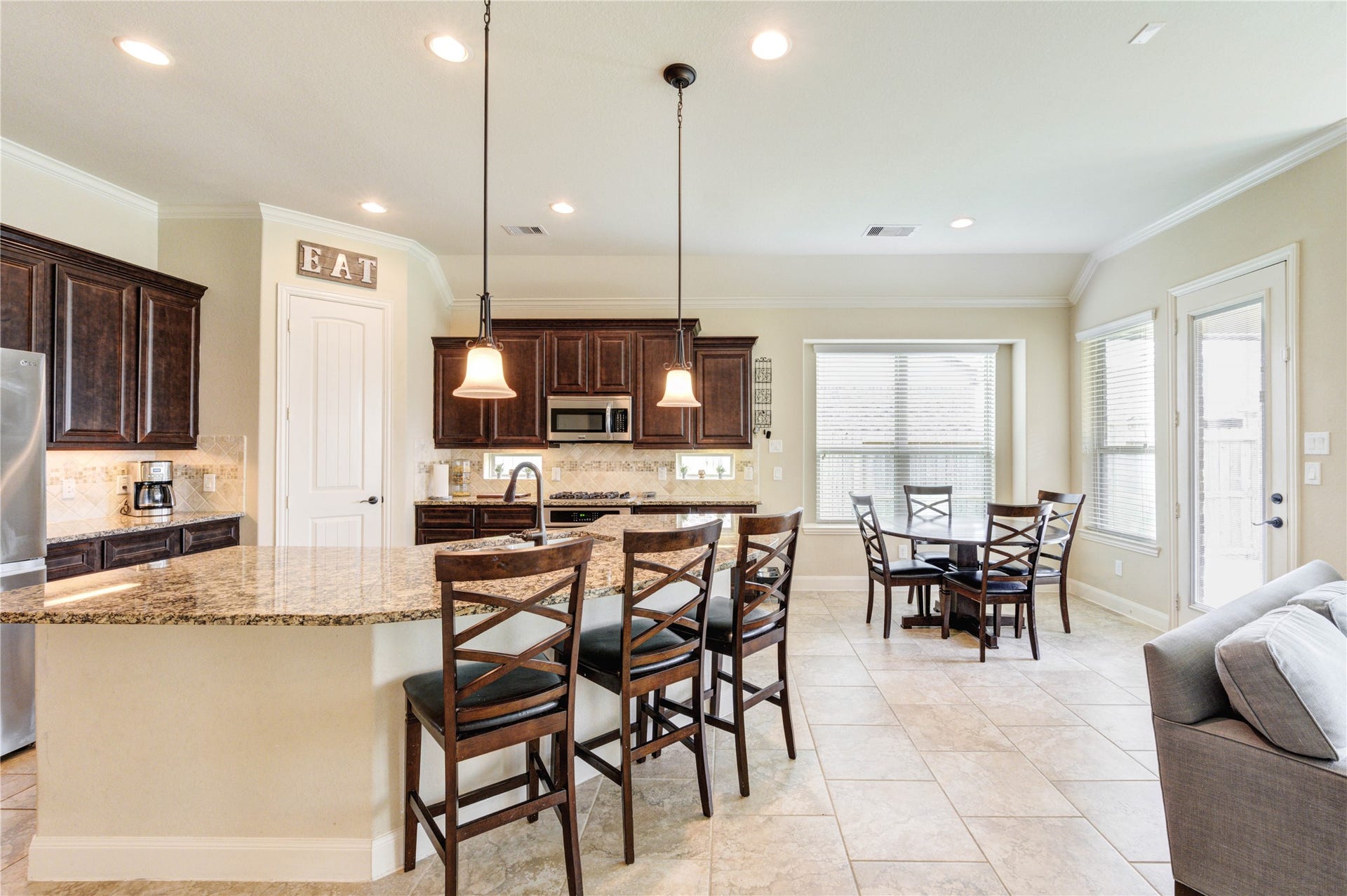 298 Clearwood Drive, League City, TX 77573 298 Clearwood Drive, League City, TX 77573