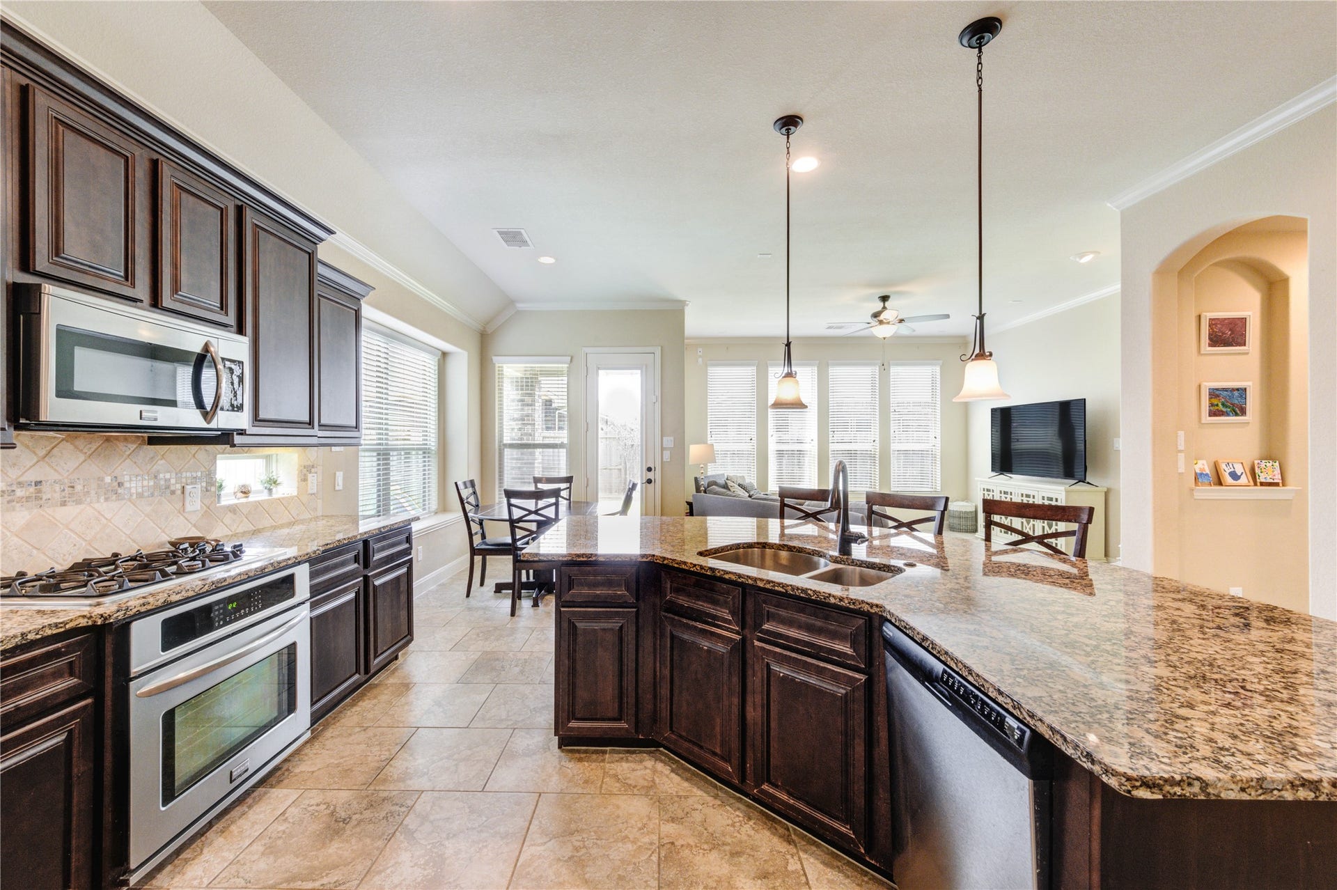 298 Clearwood Drive, League City, TX 77573 298 Clearwood Drive, League City, TX 77573