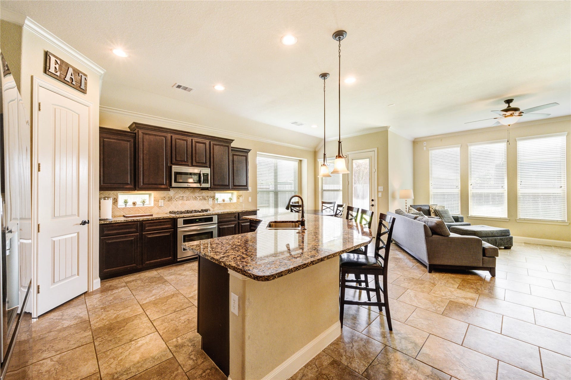 298 Clearwood Drive, League City, TX 77573 298 Clearwood Drive, League City, TX 77573