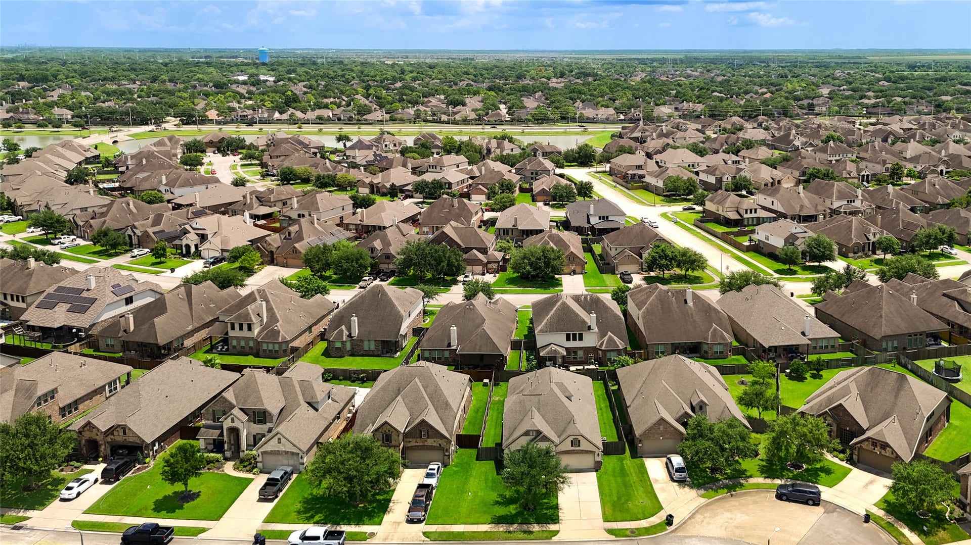 298 Clearwood Drive, League City, TX 77573 298 Clearwood Drive, League City, TX 77573