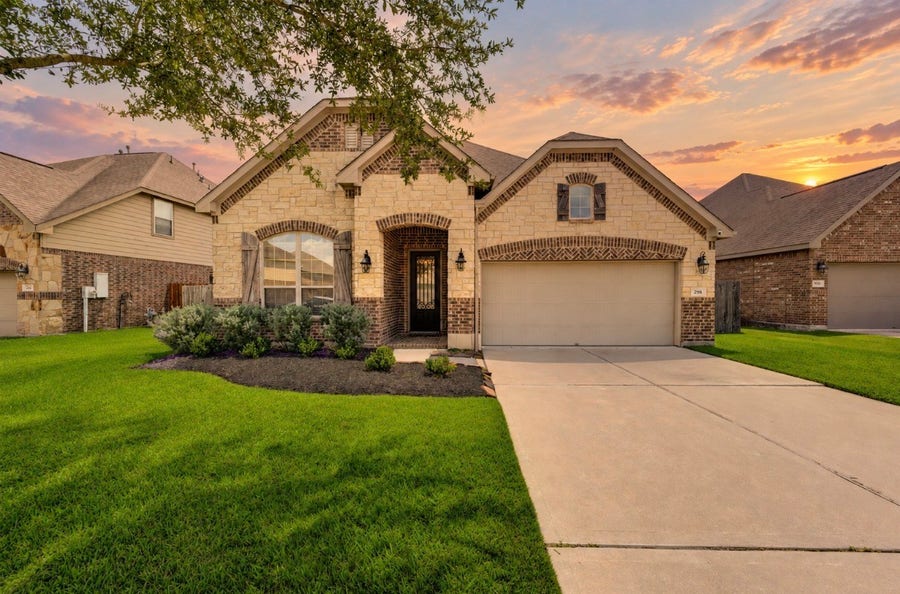 Property photo for 298 Clearwood Drive, League City, TX