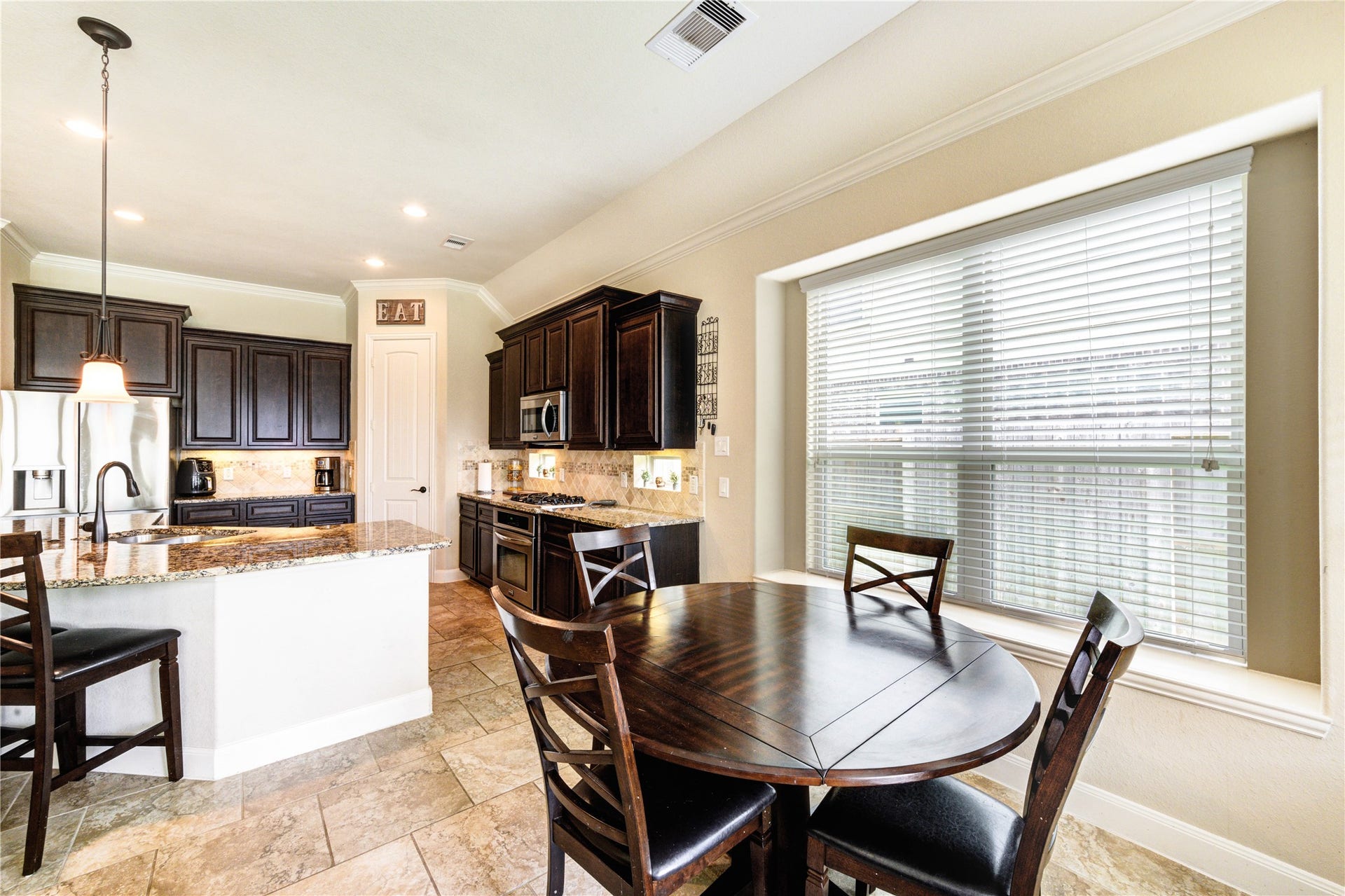 298 Clearwood Drive, League City, TX 77573 298 Clearwood Drive, League City, TX 77573