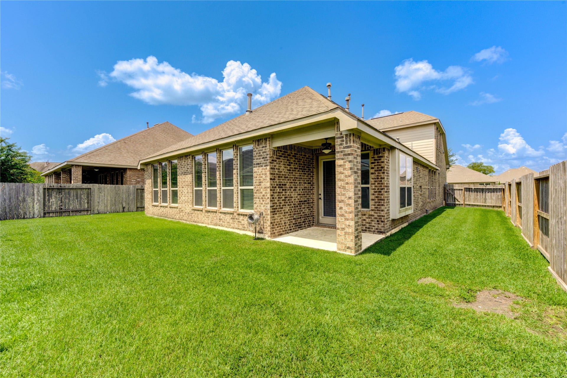 298 Clearwood Drive, League City, TX 77573 298 Clearwood Drive, League City, TX 77573