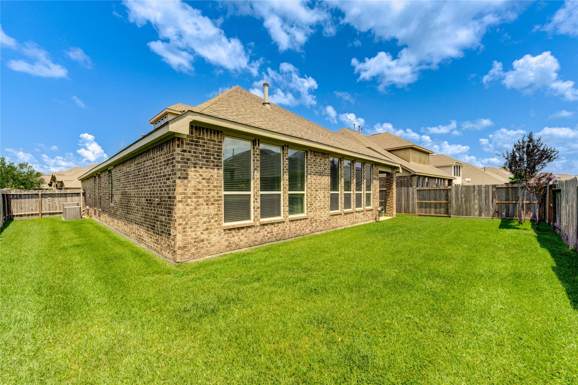 298 Clearwood Drive, League City, TX 77573 298 Clearwood Drive, League City, TX 77573