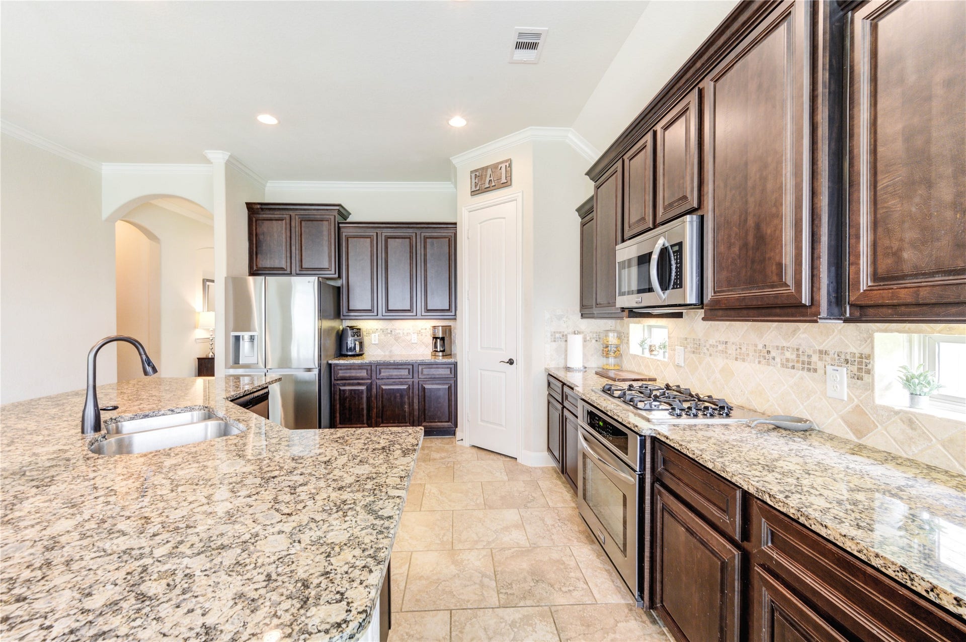 298 Clearwood Drive, League City, TX 77573 298 Clearwood Drive, League City, TX 77573