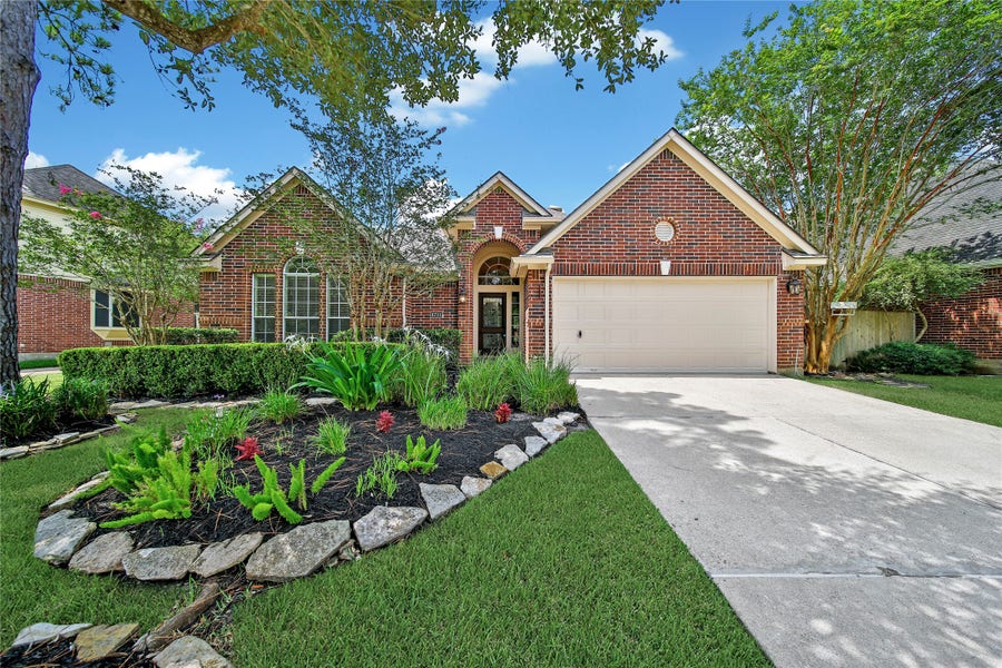 Property photo for 6710 High Knoll Drive, Sugar Land, TX