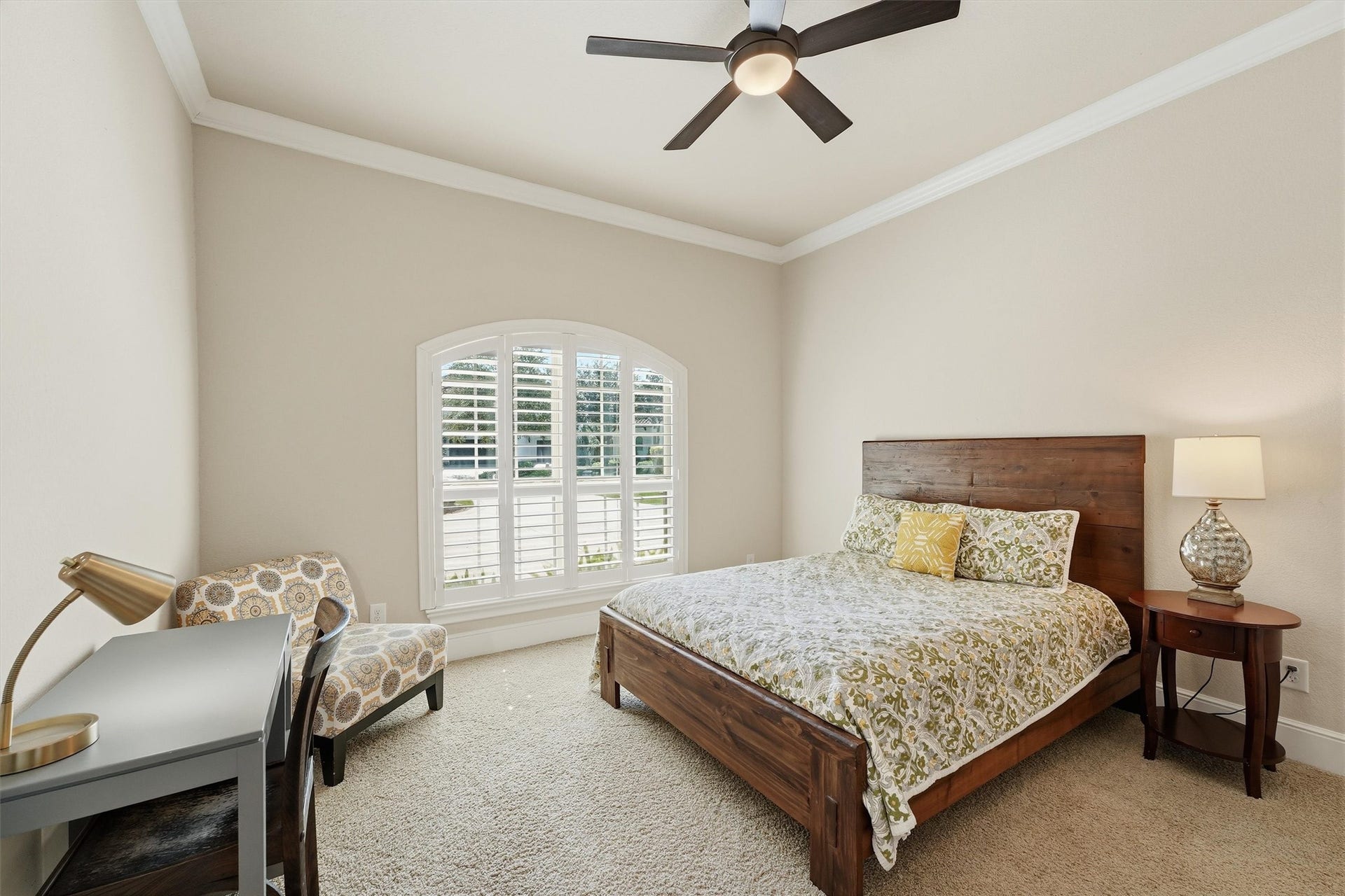 51 S Fremont Ridge Loop, Spring, TX 77389 A downstairs bedroom with a private ensuite bath offers a comfortable retreat for guests, in-laws, or a nursery.