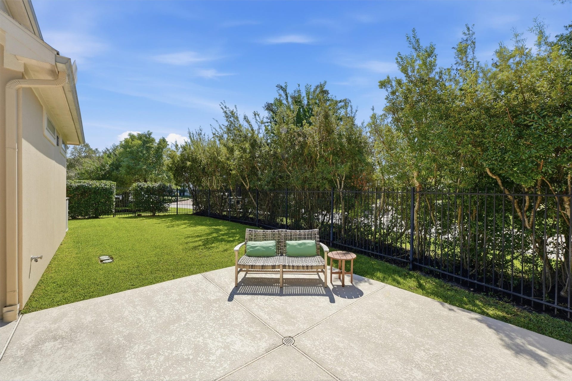 51 S Fremont Ridge Loop, Spring, TX 77389 A generous side yard offers room for play and pets, with additional patio space ideal for serving tables when entertaining.
