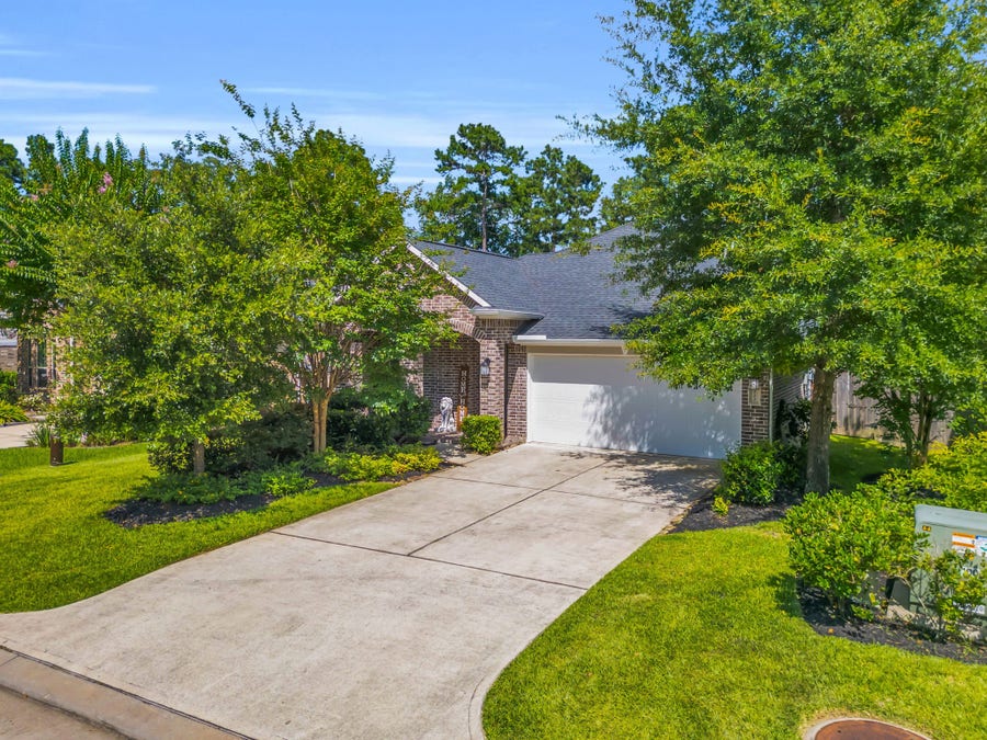 Property photo for 222 Elianne Lace Court, Willis, TX