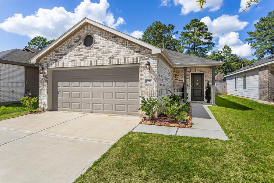 Property photo for 1721 Lofty Cedar Court, Conroe, TX