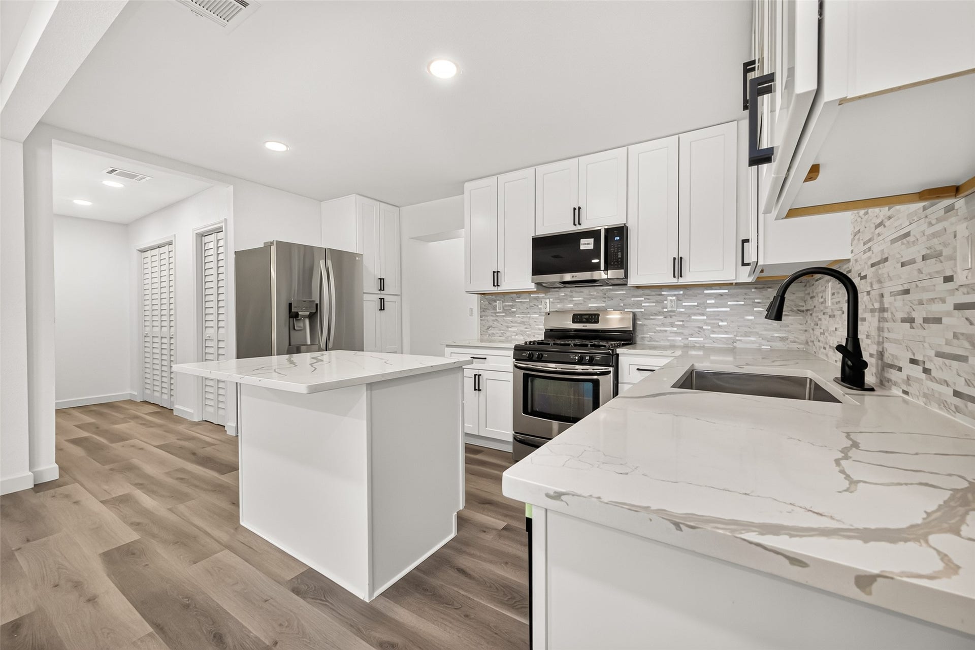 3107 Sunnydale Drive, Houston, TX 77051