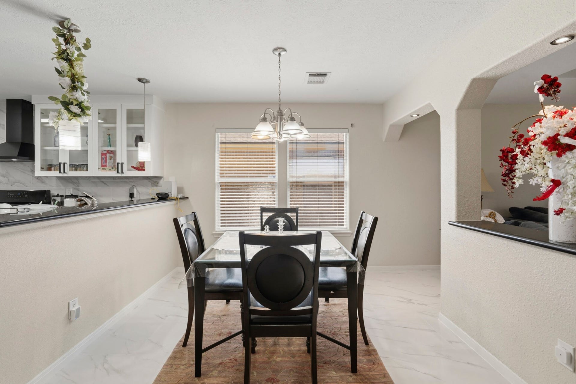 19302 Christine Crossing Drive, Richmond, TX 77407 Open to the kitchen, the breakfast area keeps conversation flowing and makes daily routines feel easy and connected.