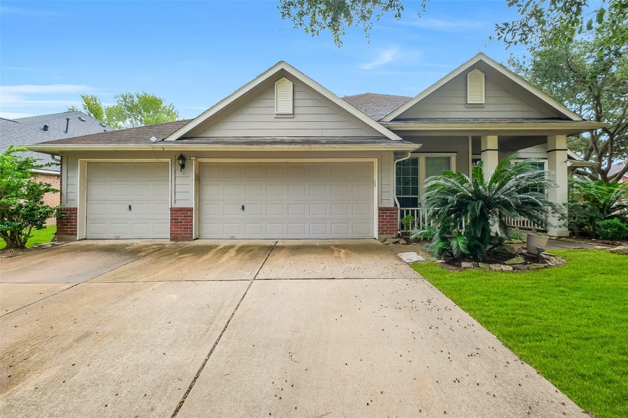 Property photo for 10302 Rudolph Court, Missouri City, TX