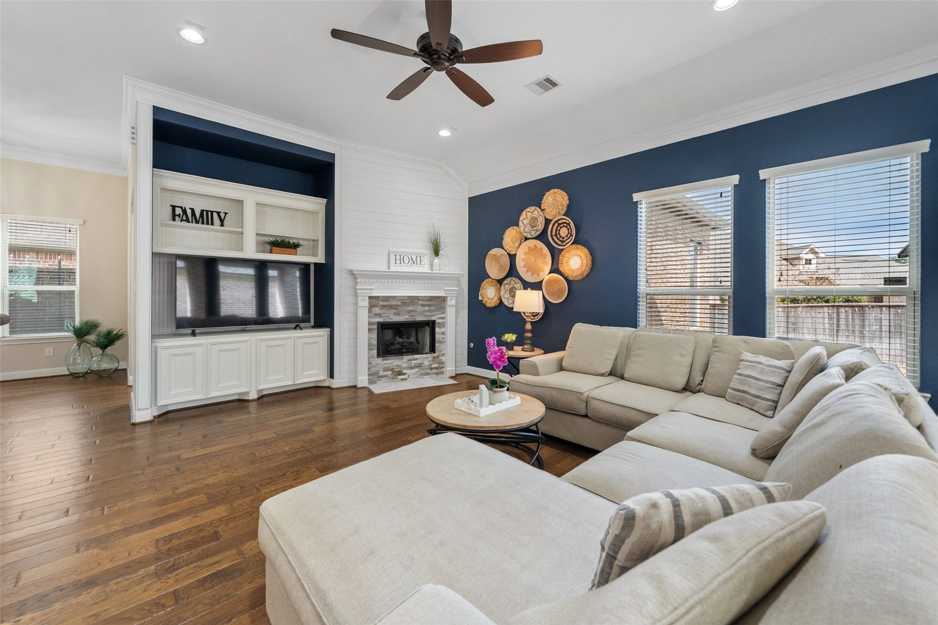 34 Danby Place, The Woodlands, TX 77375 34 Danby Place, The Woodlands, TX 77375