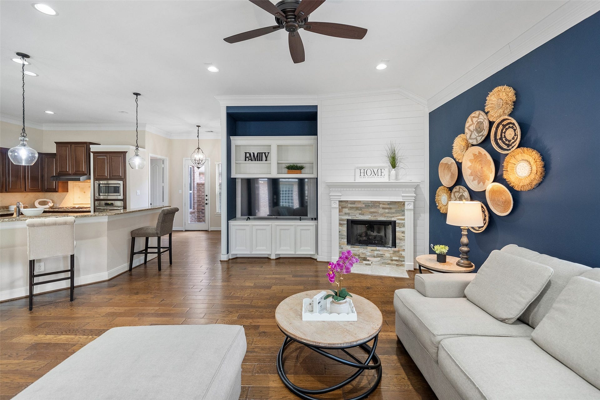 34 Danby Place, The Woodlands, TX 77375 34 Danby Place, The Woodlands, TX 77375