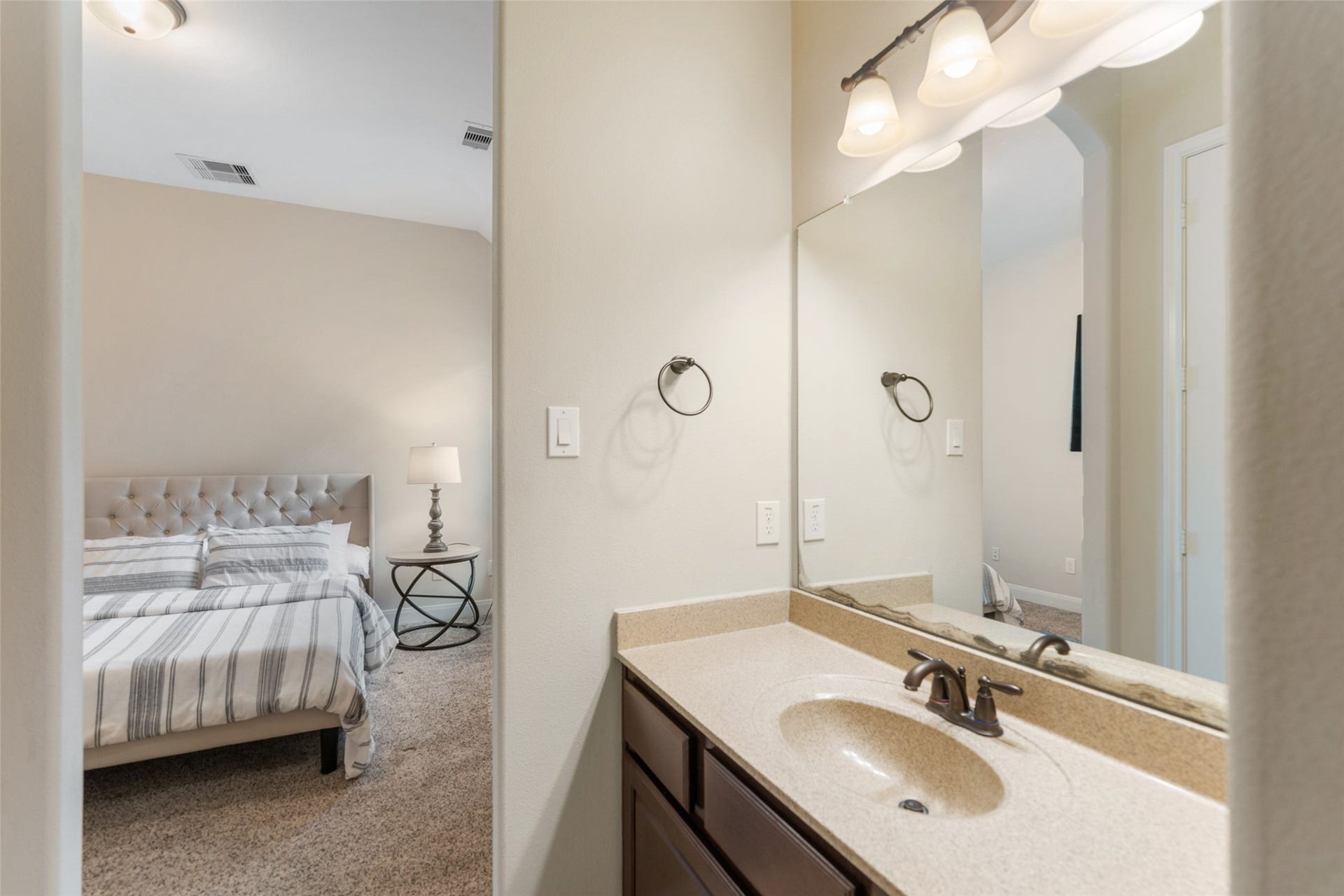 34 Danby Place, The Woodlands, TX 77375 34 Danby Place, The Woodlands, TX 77375