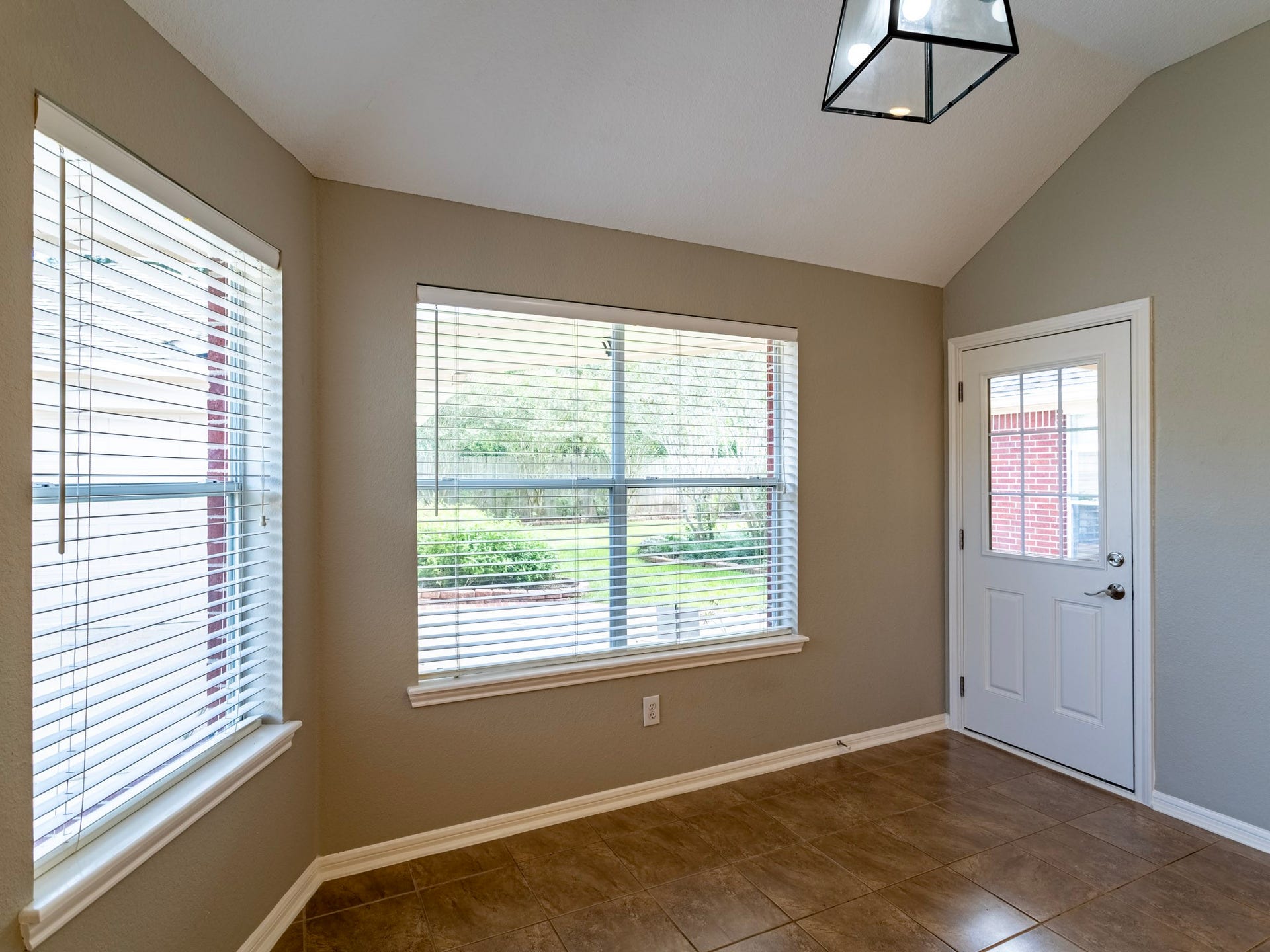 1938 Canyon Crest Drive, Sugar Land, TX 77479 Virtually Staged