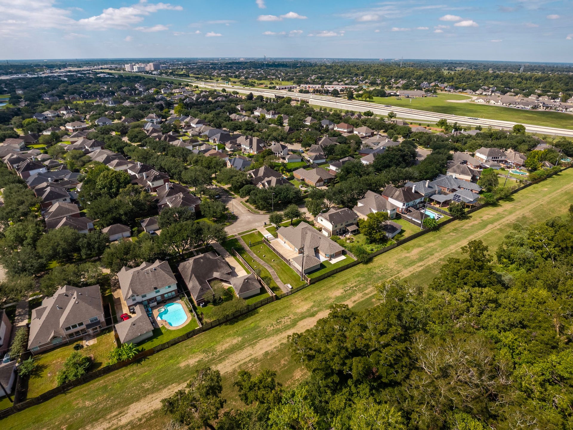 1938 Canyon Crest Drive, Sugar Land, TX 77479 Located just minutes from 99 and Hwy 59/69