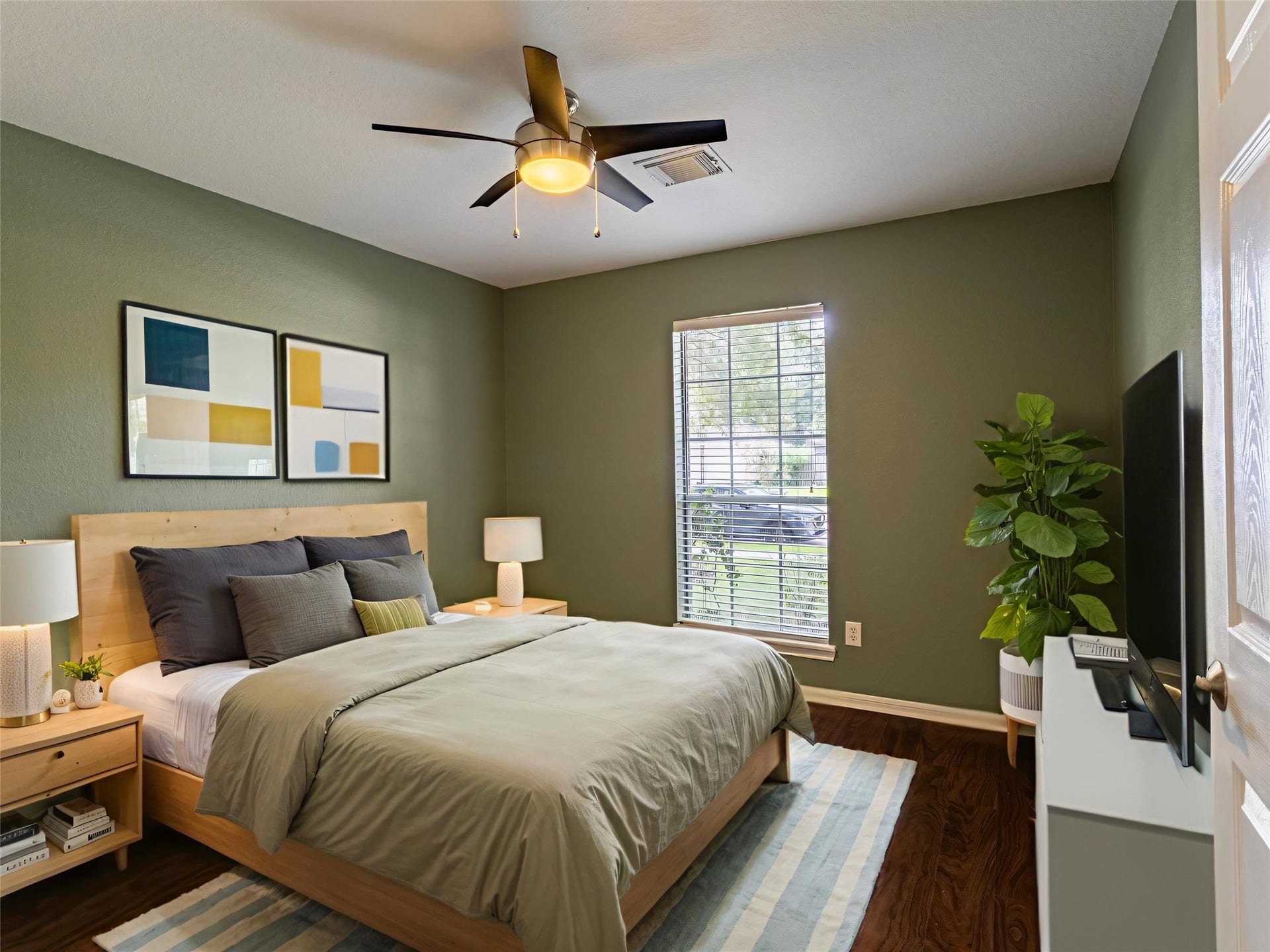 1938 Canyon Crest Drive, Sugar Land, TX 77479 Virtually Staged