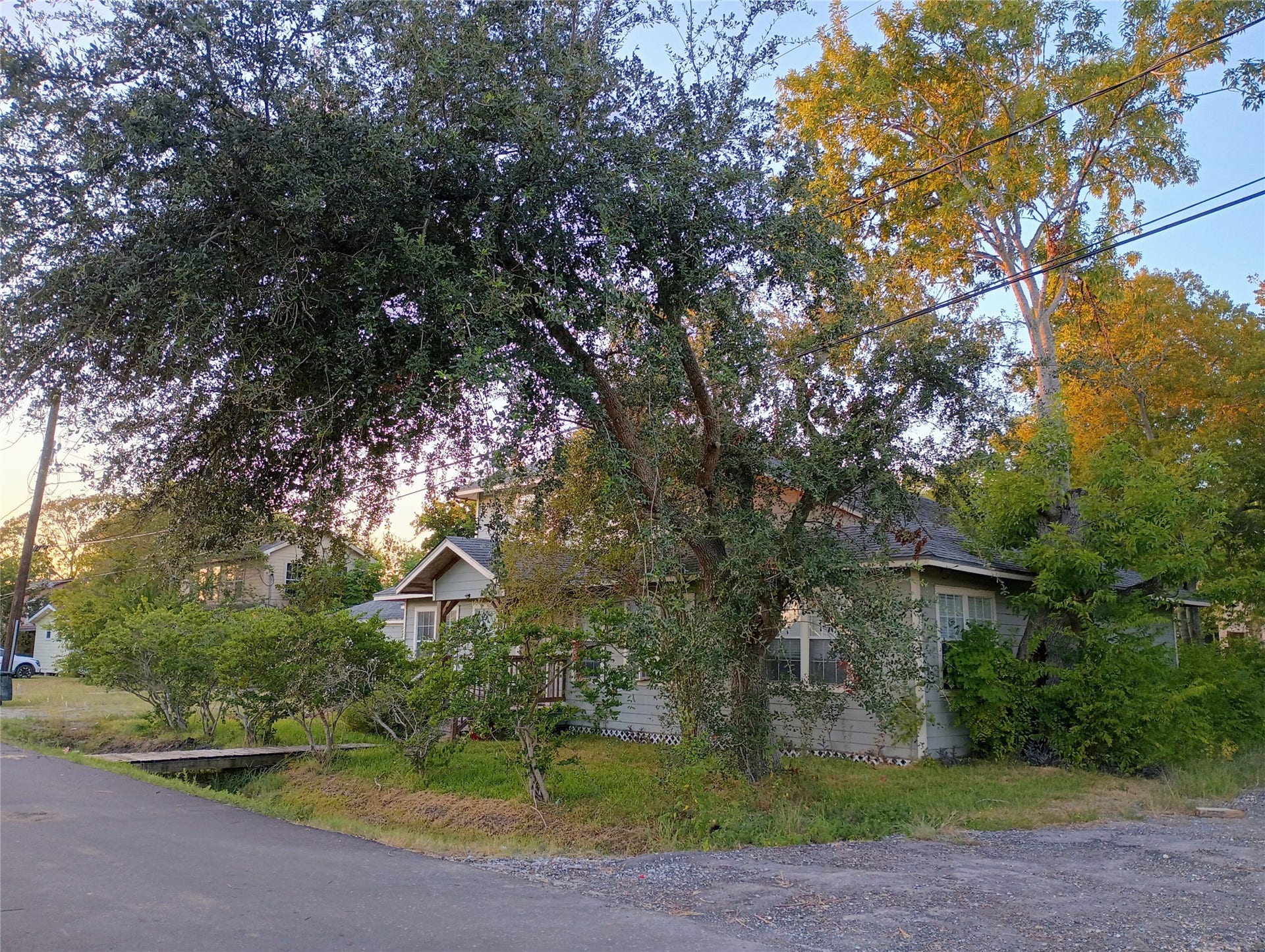 204 Dwire Drive, La Porte, TX 77571 Right corner panarama.