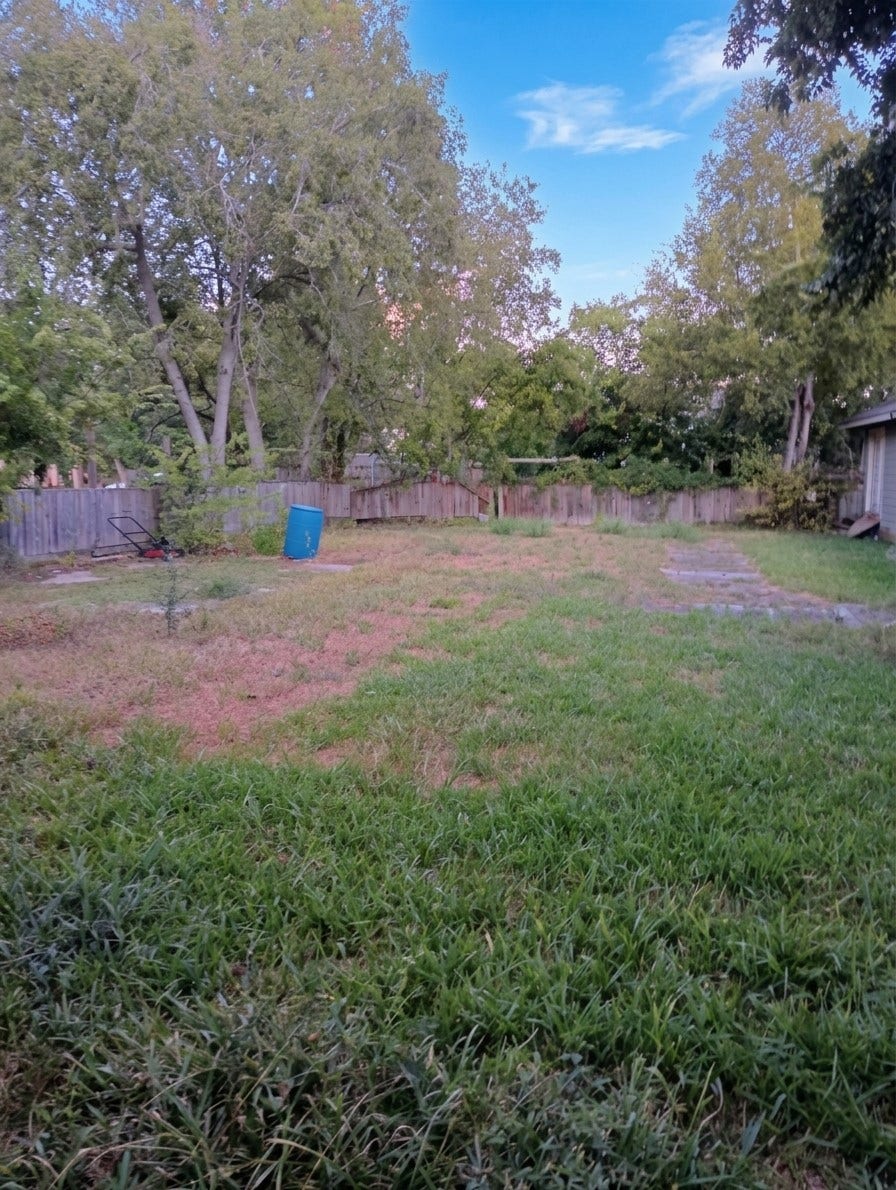 204 Dwire Drive, La Porte, TX 77571 Gargantuan back yard