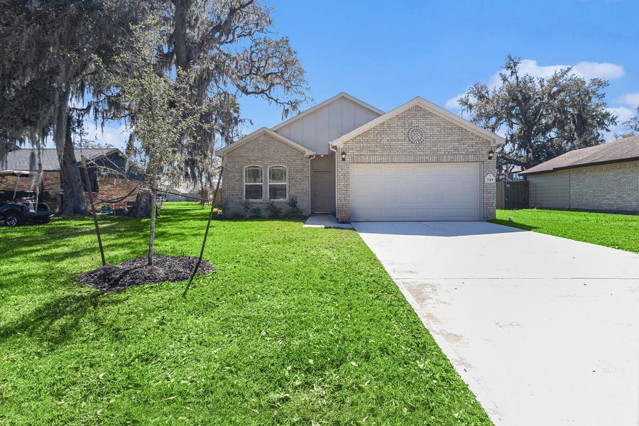 Property photo for 249 Edgewater Drive, West Columbia, TX