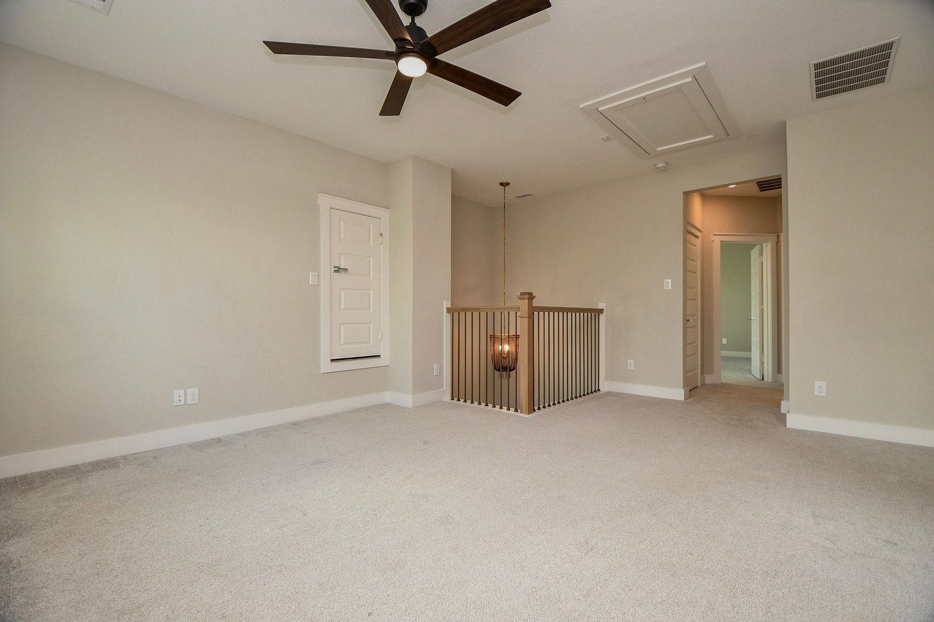 15239 Momentous Path, Cypress, TX 77433 Looking towards the bedrooms and bath up!
