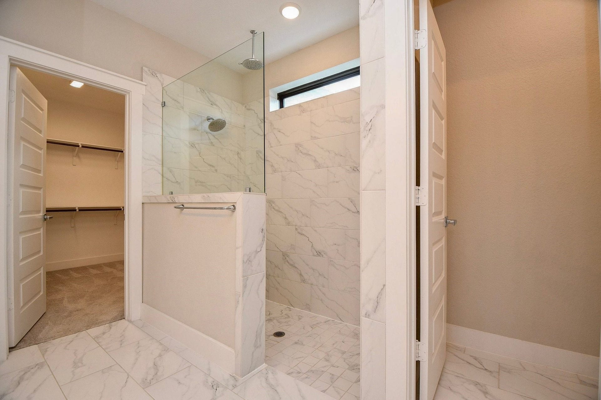 15239 Momentous Path, Cypress, TX 77433 A close look at the walk-in doorless shower. See the large closet back there?