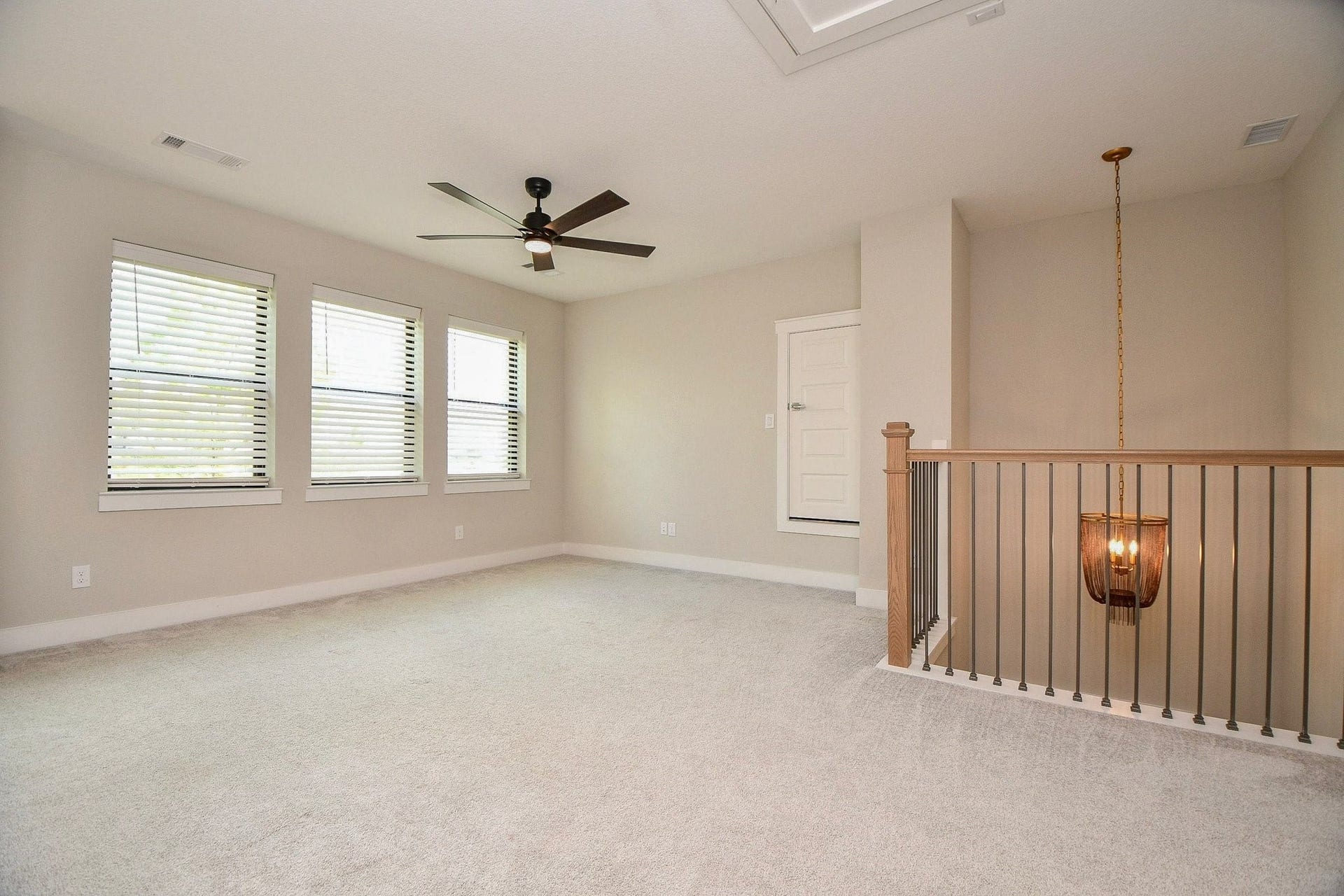 15239 Momentous Path, Cypress, TX 77433 The large game room upstairs, with more windows!