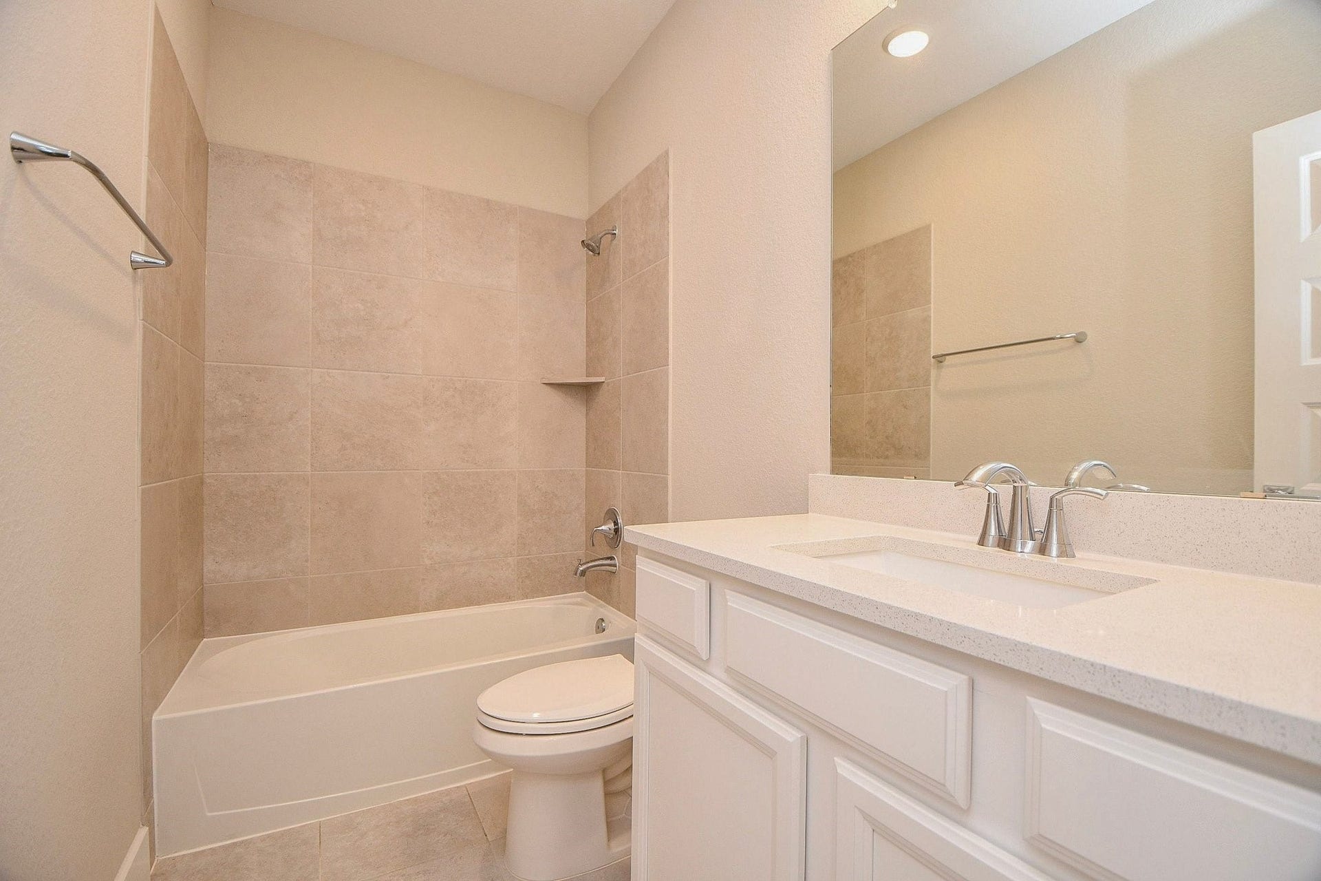 15239 Momentous Path, Cypress, TX 77433 Light and bright tub/shower full bath for the 3rd and 4th bedrooms.