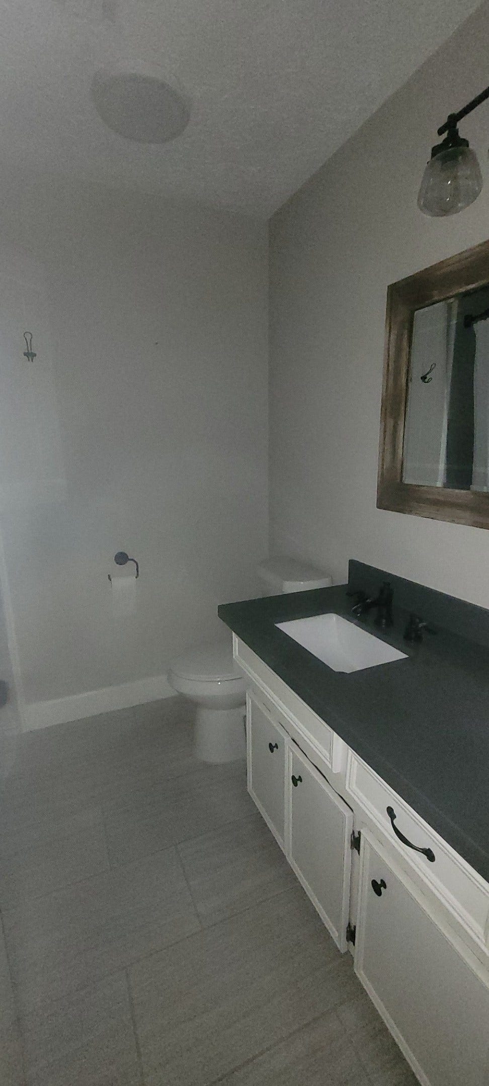 1807 Sleepy Creek Way, Pearland, TX 77581 Bathroom