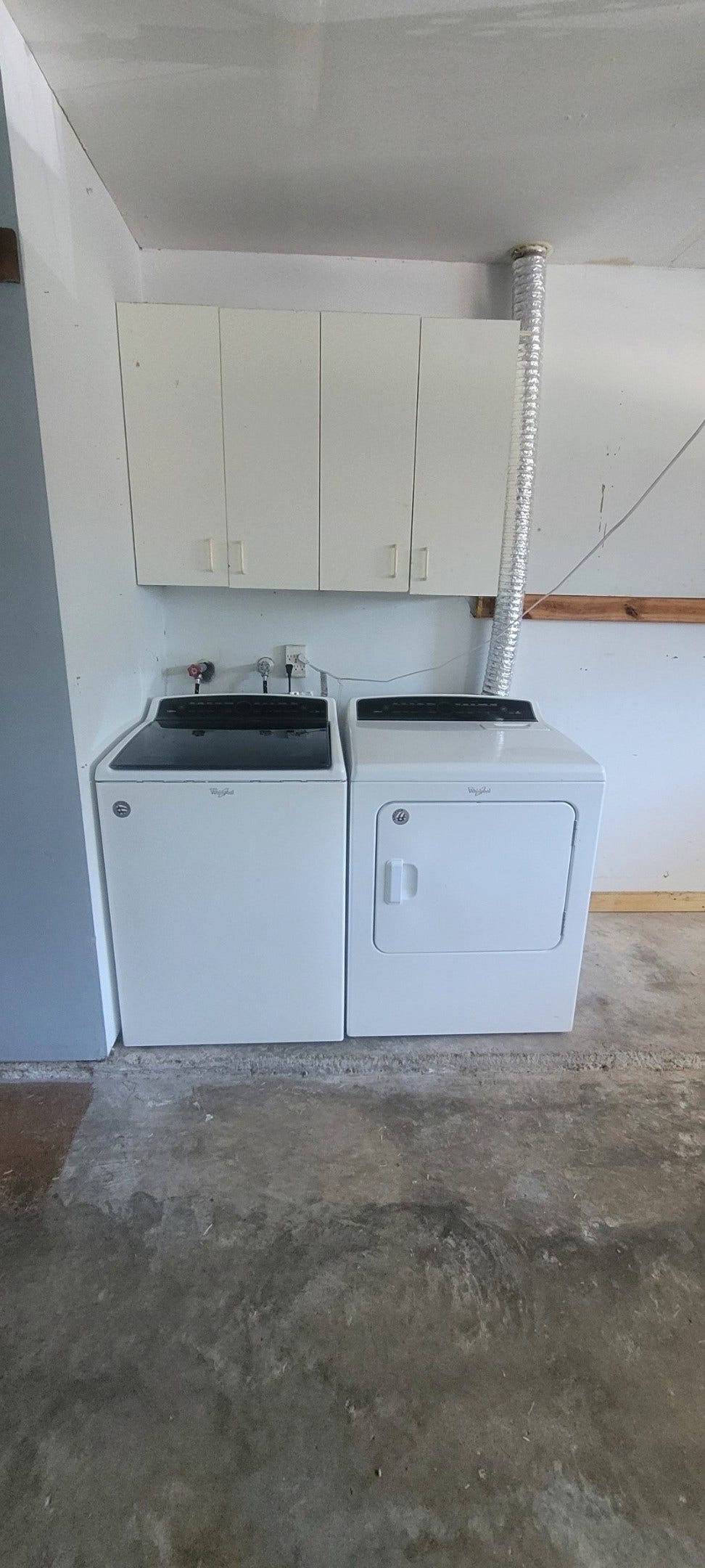 1807 Sleepy Creek Way, Pearland, TX 77581 Washer and dryer included