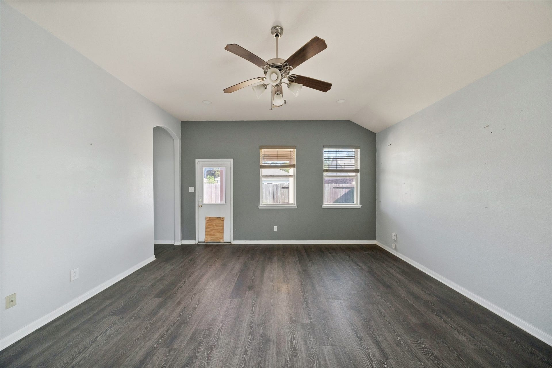 15137 Meadow Glen S, Conroe, TX 77306 15137 Meadow Glen S, Conroe, TX 77306