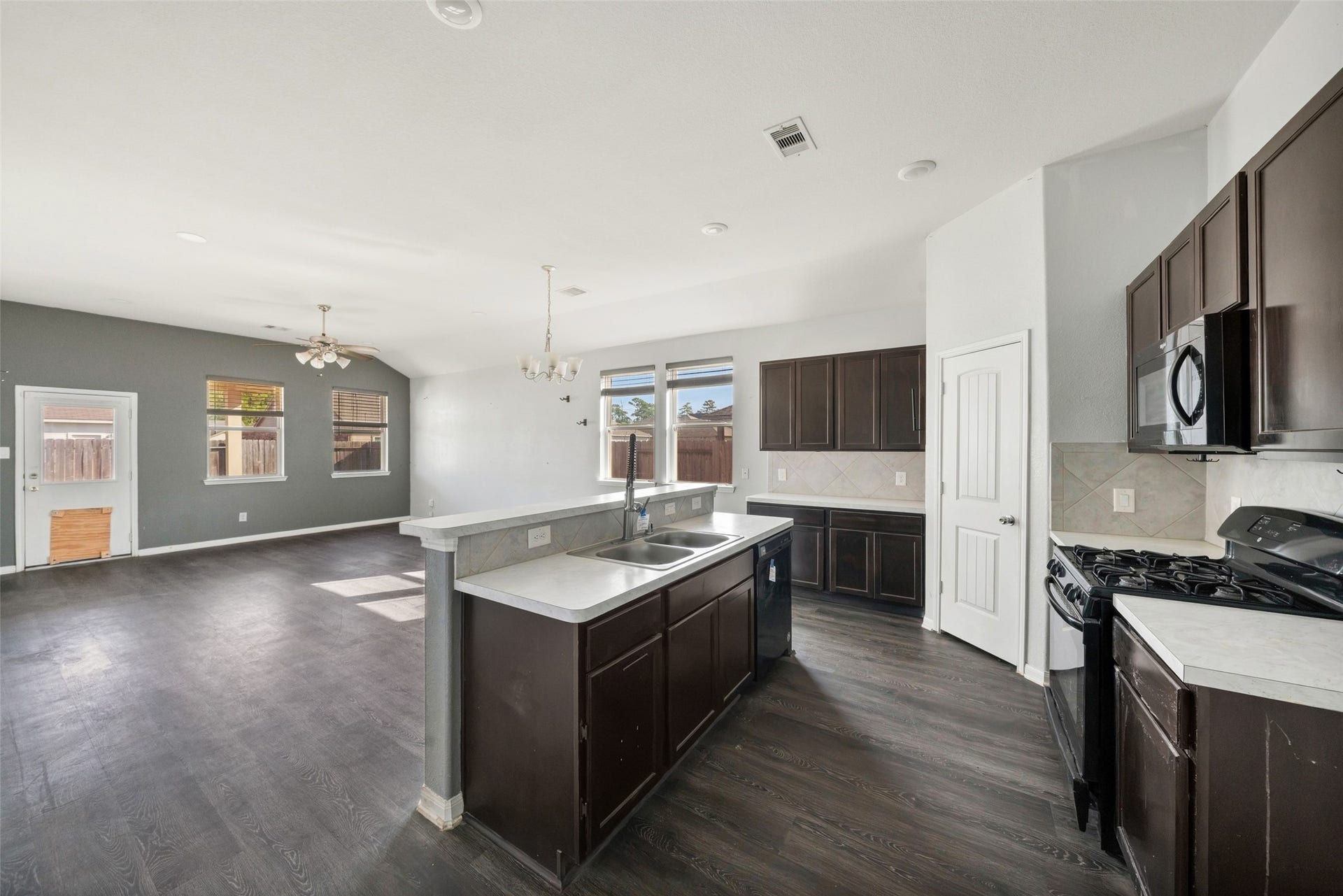 15137 Meadow Glen S, Conroe, TX 77306 15137 Meadow Glen S, Conroe, TX 77306