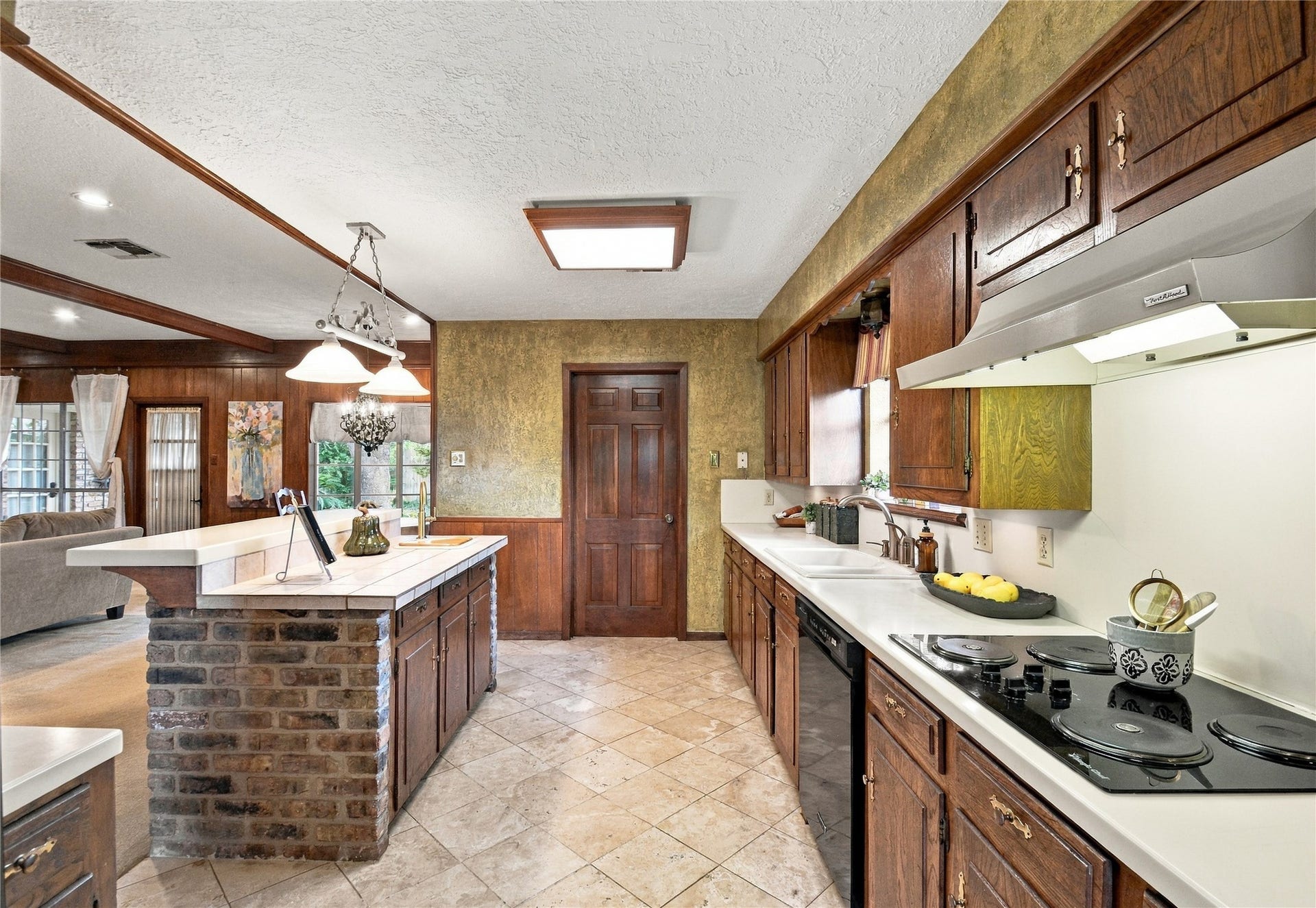 203 Ballantrae Lane, Houston, TX 77015