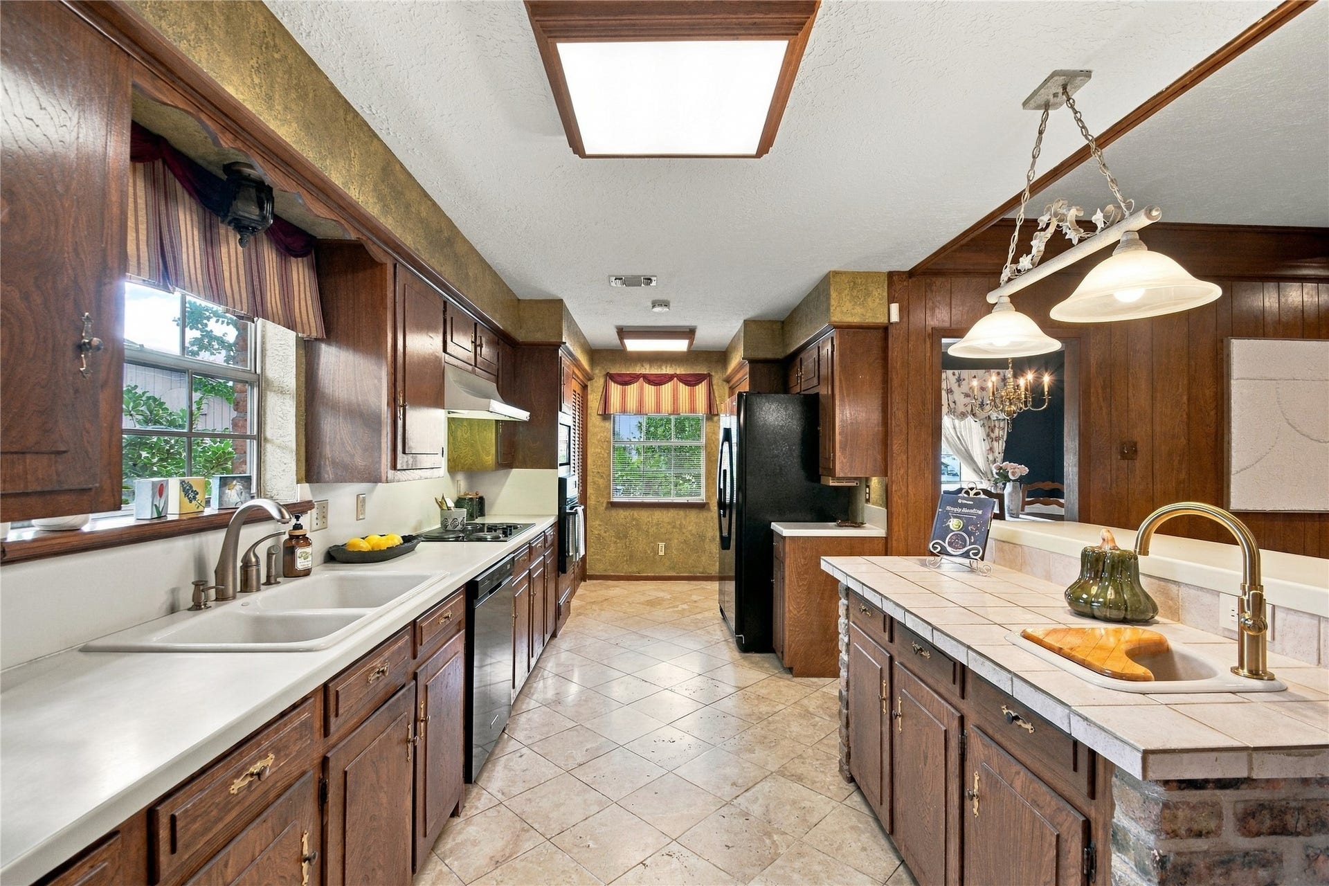 203 Ballantrae Lane, Houston, TX 77015